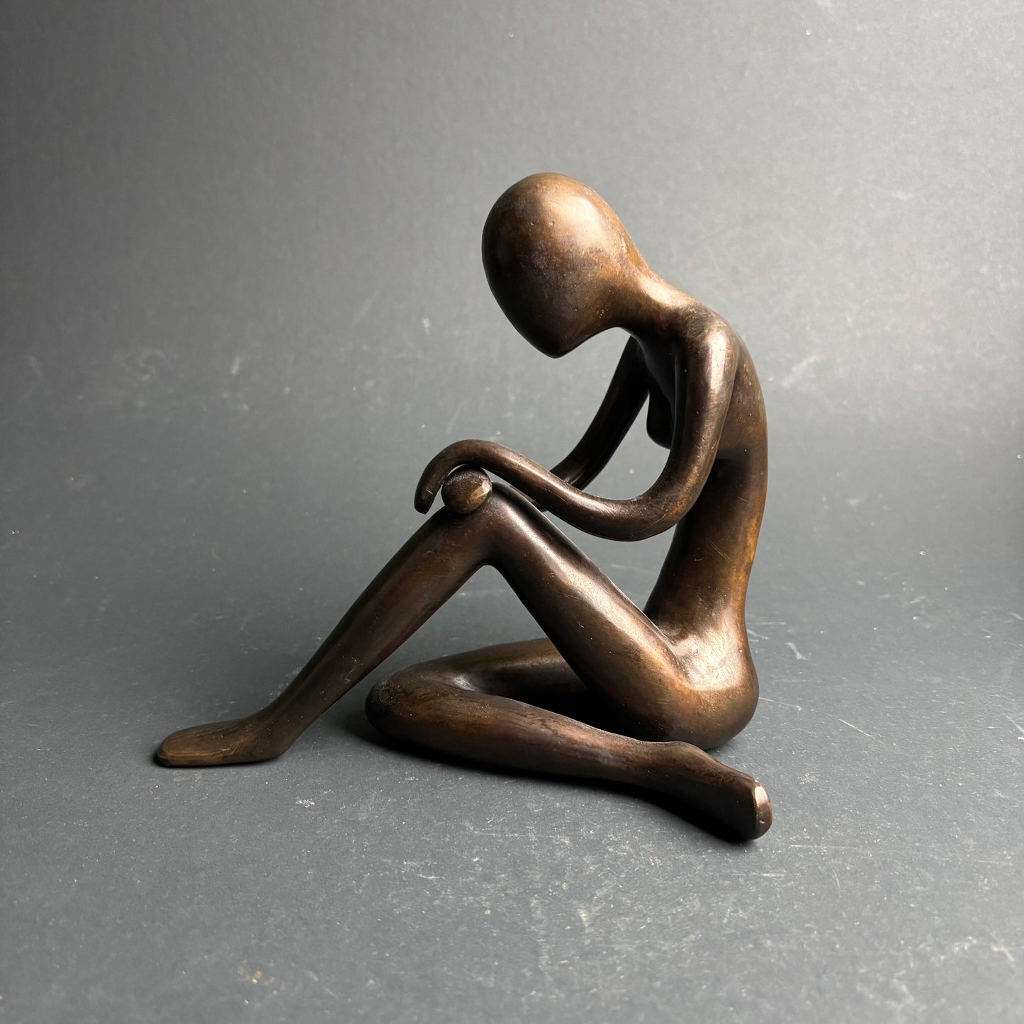 Vintage Abstract Seated Female Figure Sculpture – Bronze Tone