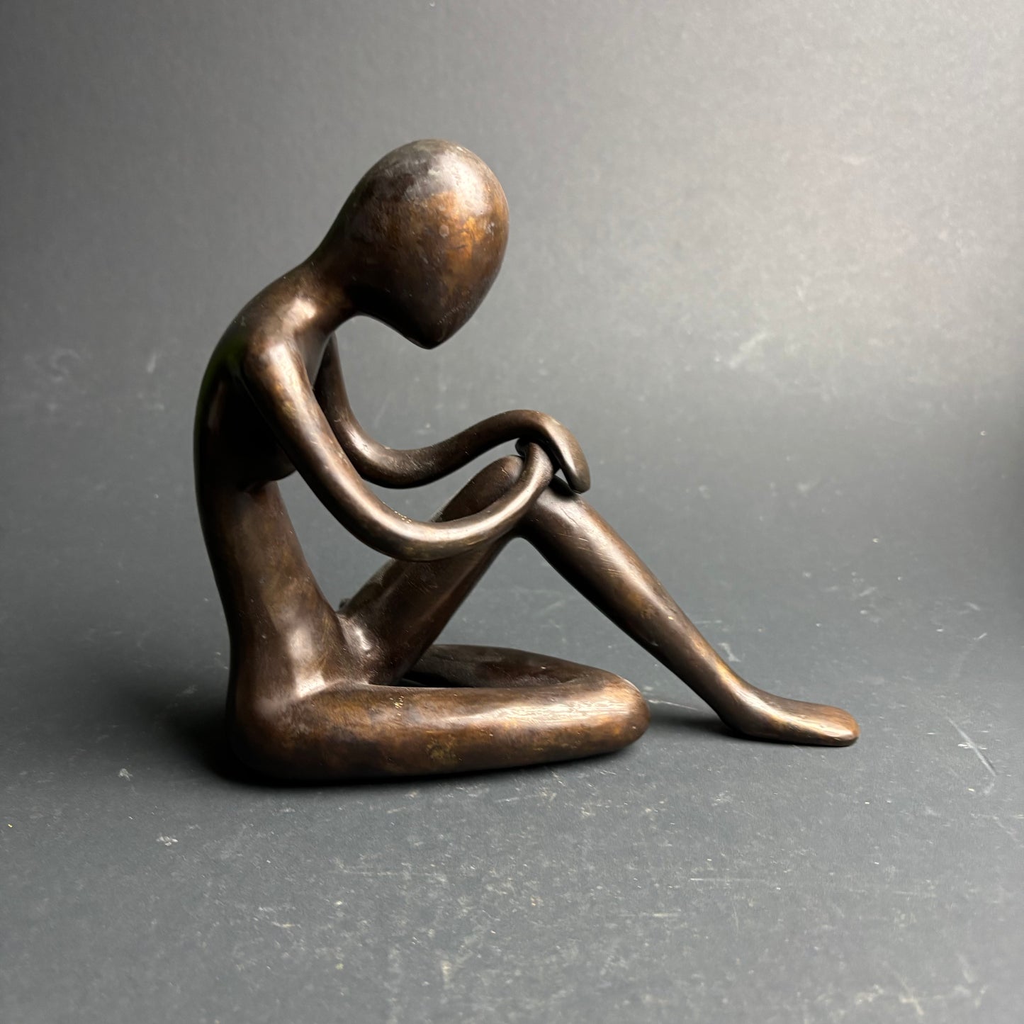 Vintage Abstract Seated Female Figure Sculpture – Bronze Tone