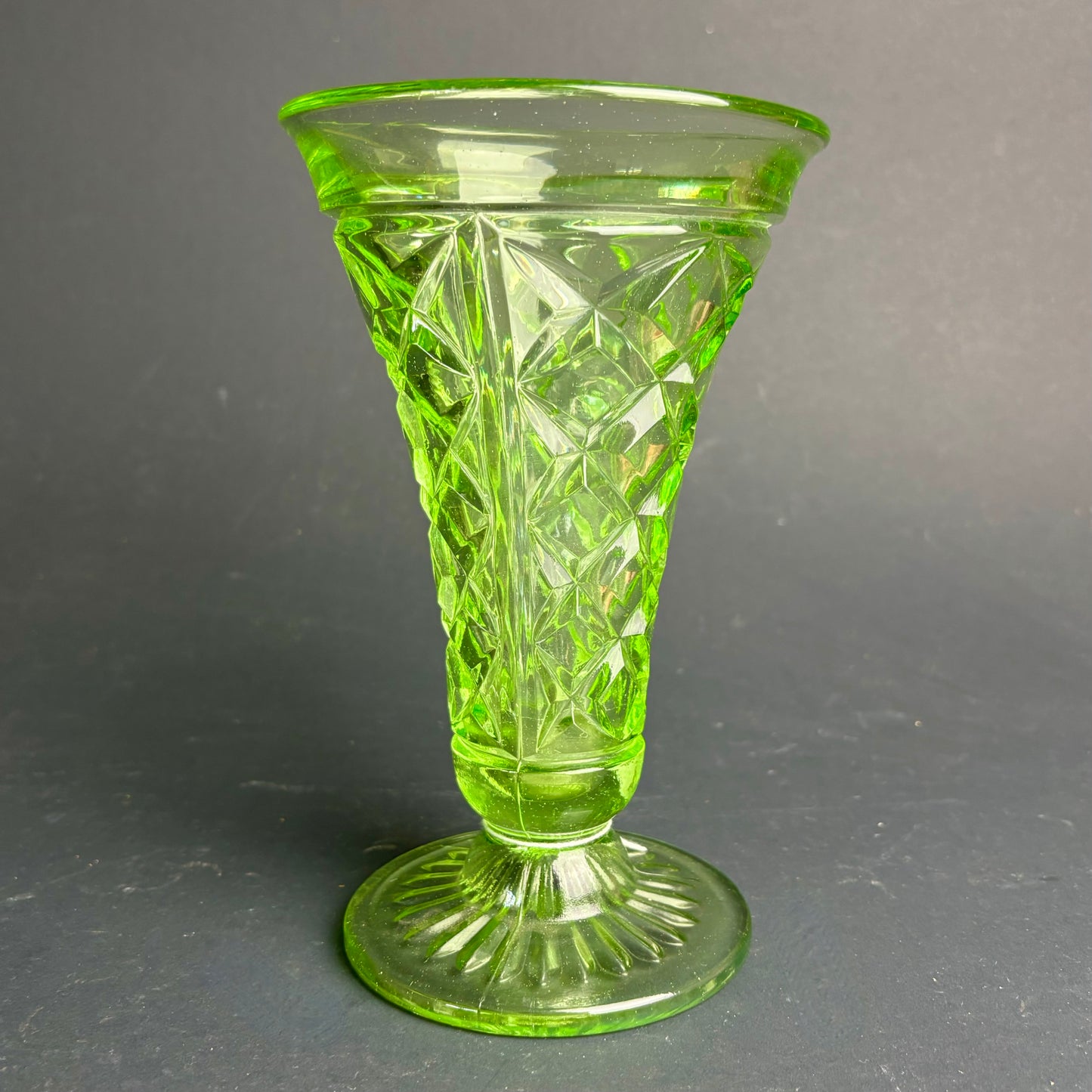 Vintage Green Pressed Glass Trumpet Vase / Posy Vase – Diamond Pattern