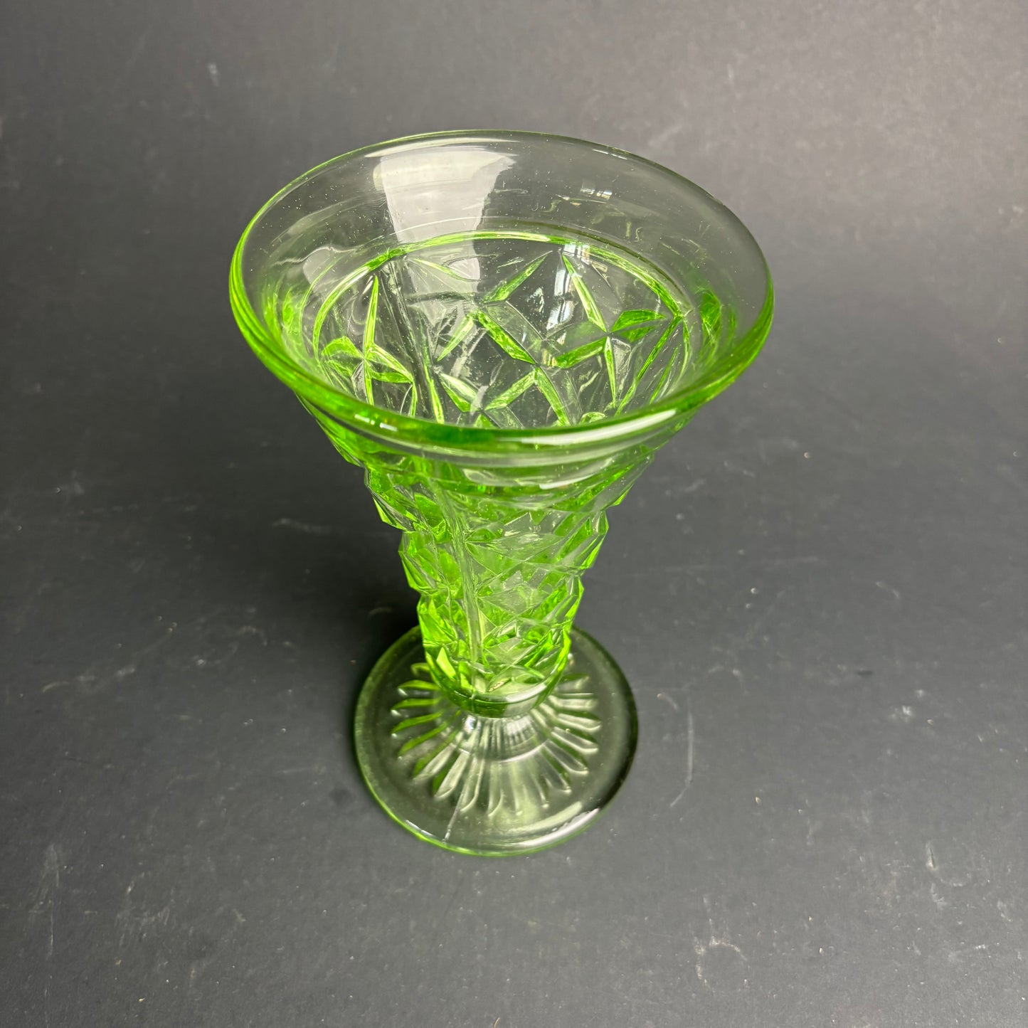 Vintage Green Pressed Glass Trumpet Vase / Posy Vase – Diamond Pattern