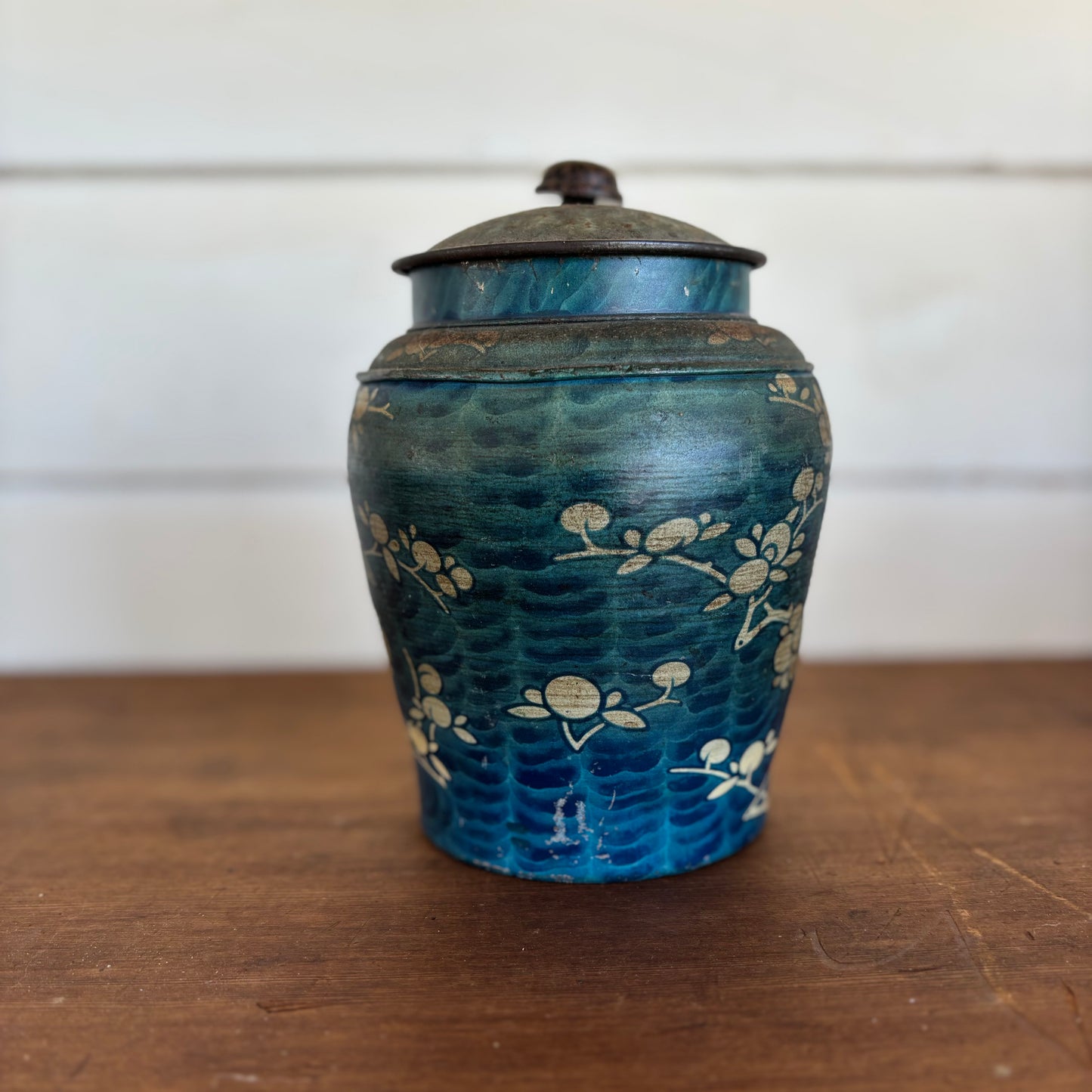 Macfarlane Lang & Co. “Oriental Jar” Biscuit Tin – c.1920