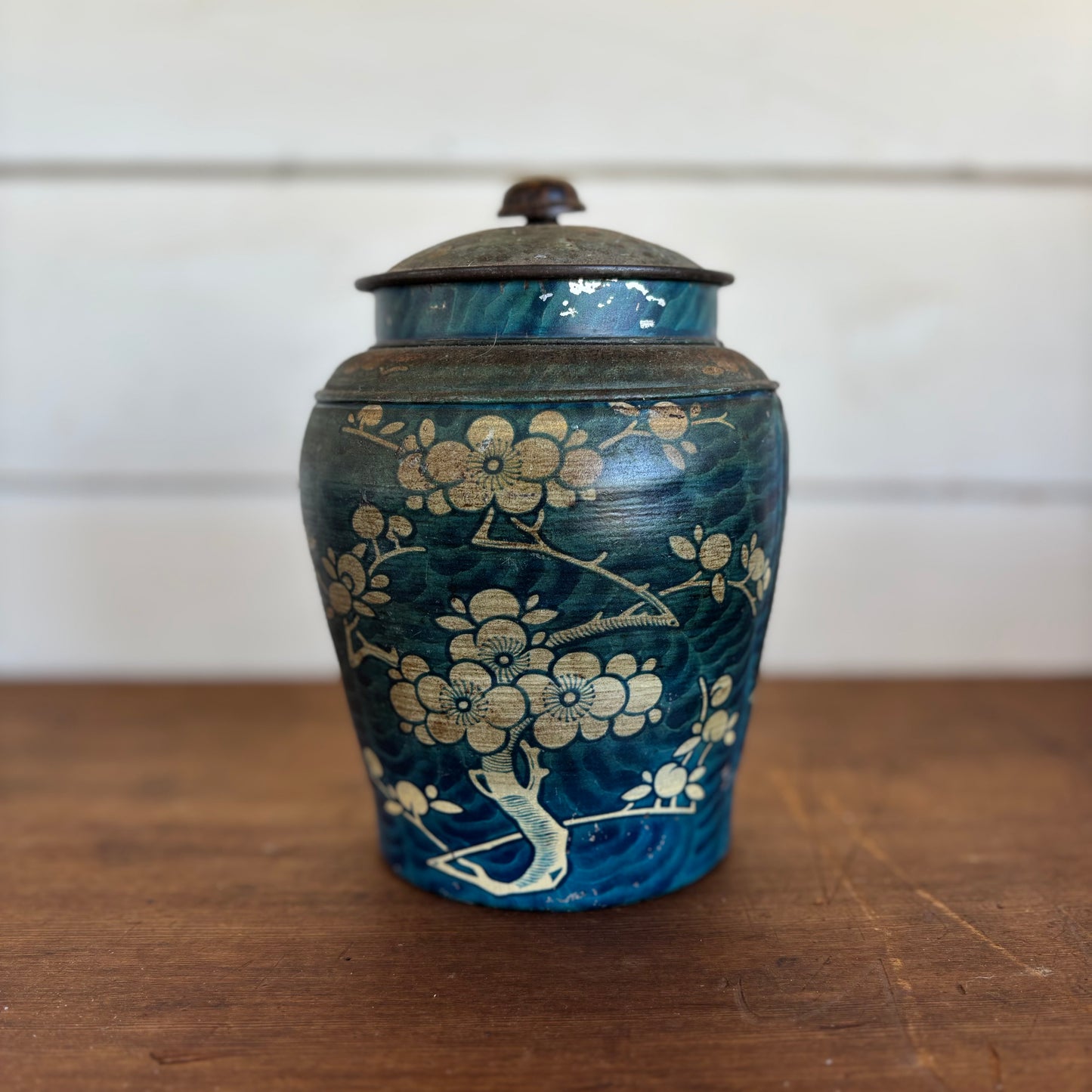 Macfarlane Lang & Co. “Oriental Jar” Biscuit Tin – c.1920