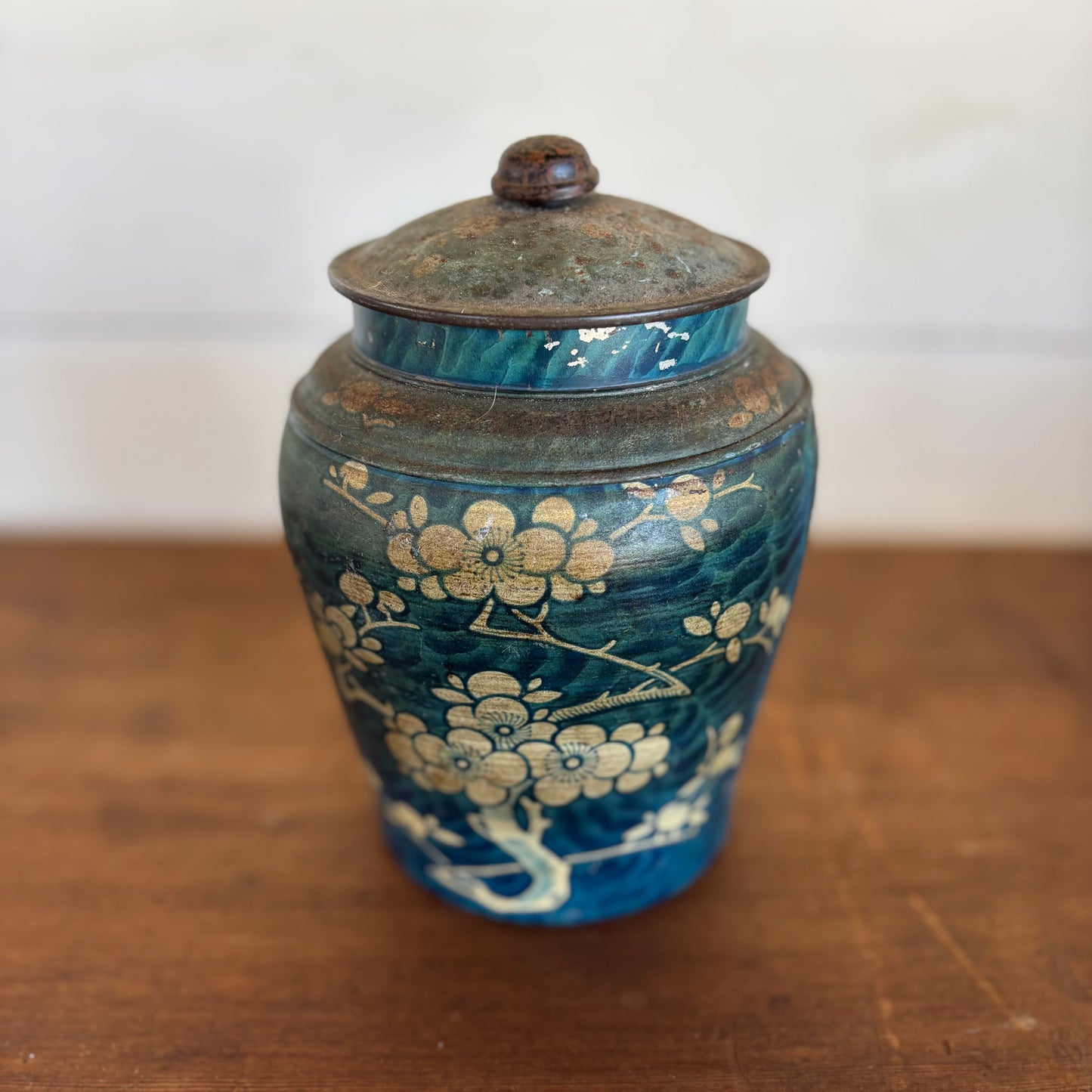 Macfarlane Lang & Co. “Oriental Jar” Biscuit Tin – c.1920