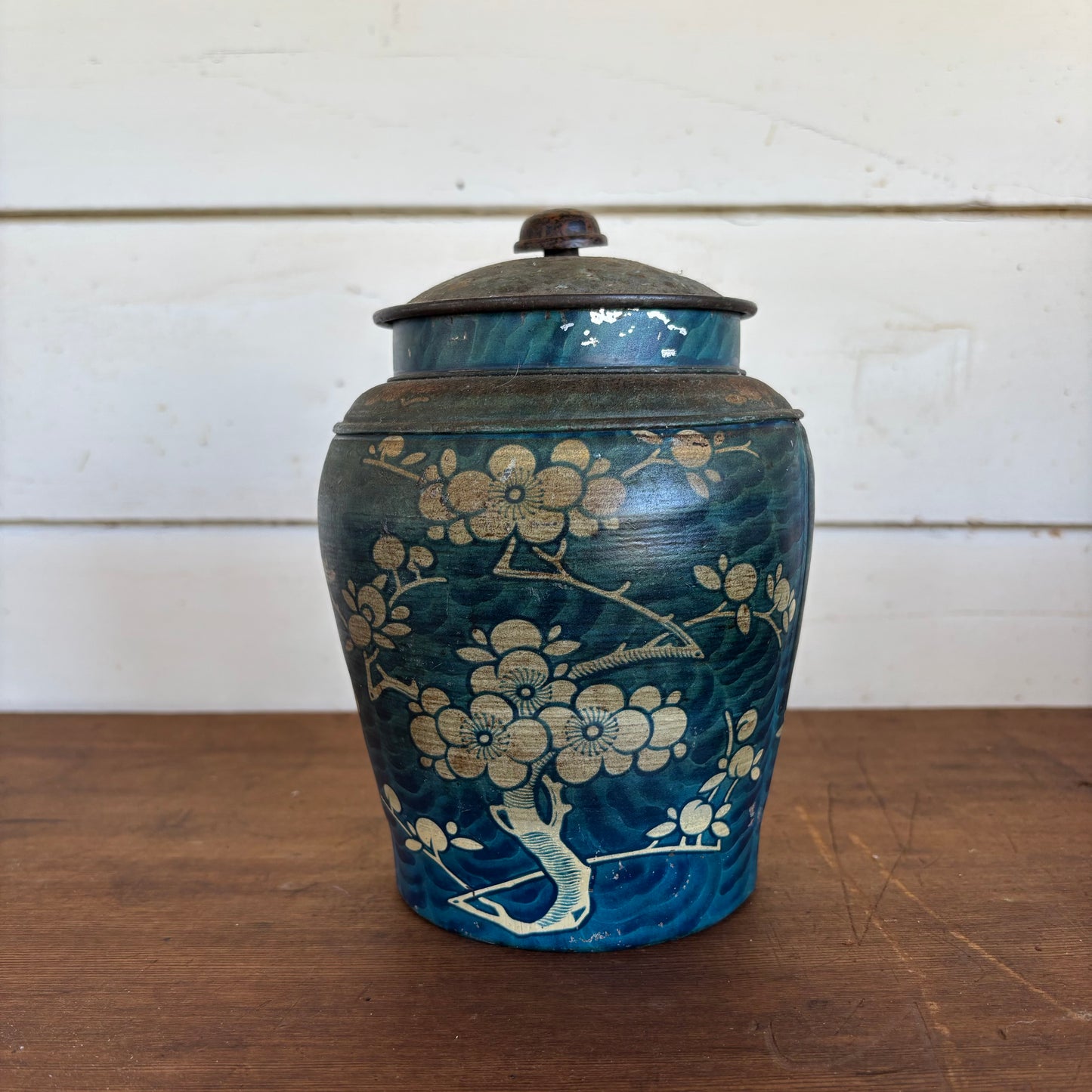 Macfarlane Lang & Co. “Oriental Jar” Biscuit Tin – c.1920