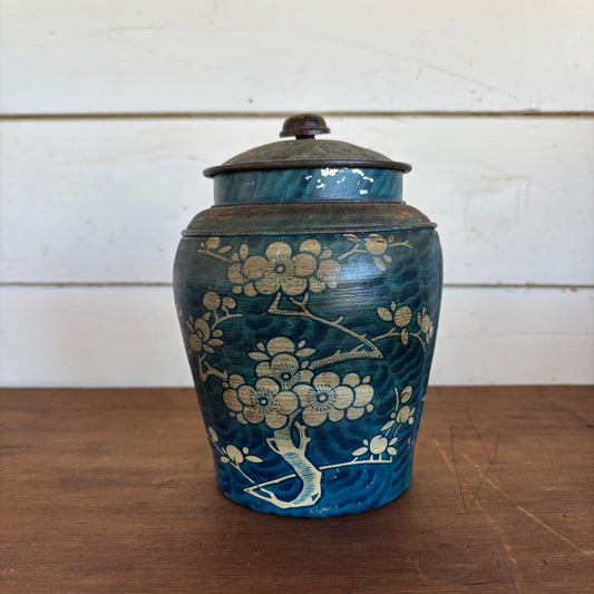 Macfarlane Lang & Co. “Oriental Jar” Biscuit Tin – c.1920