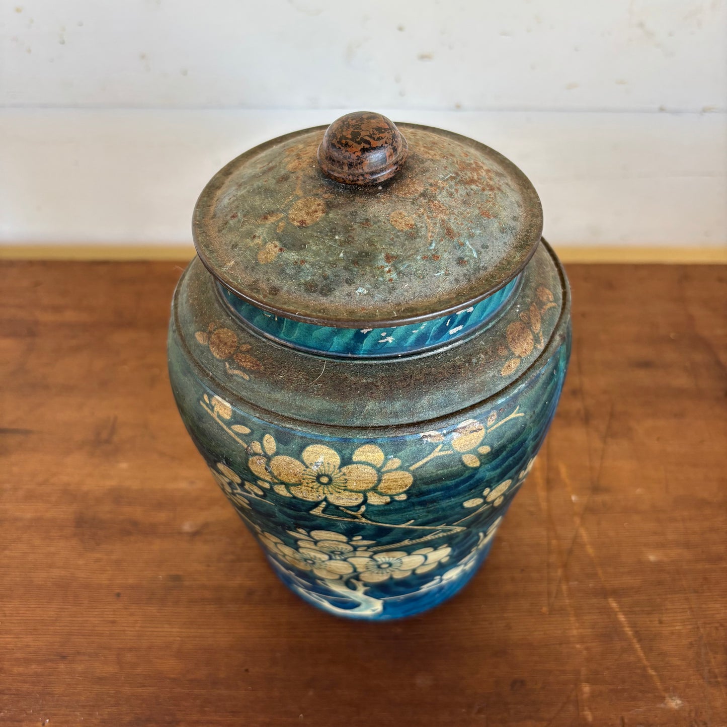Macfarlane Lang & Co. “Oriental Jar” Biscuit Tin – c.1920