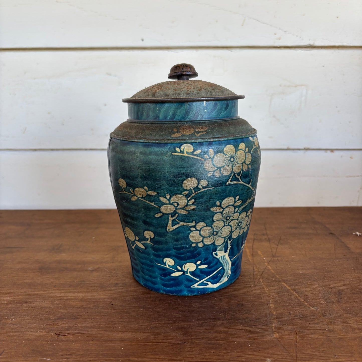 Macfarlane Lang & Co. “Oriental Jar” Biscuit Tin – c.1920