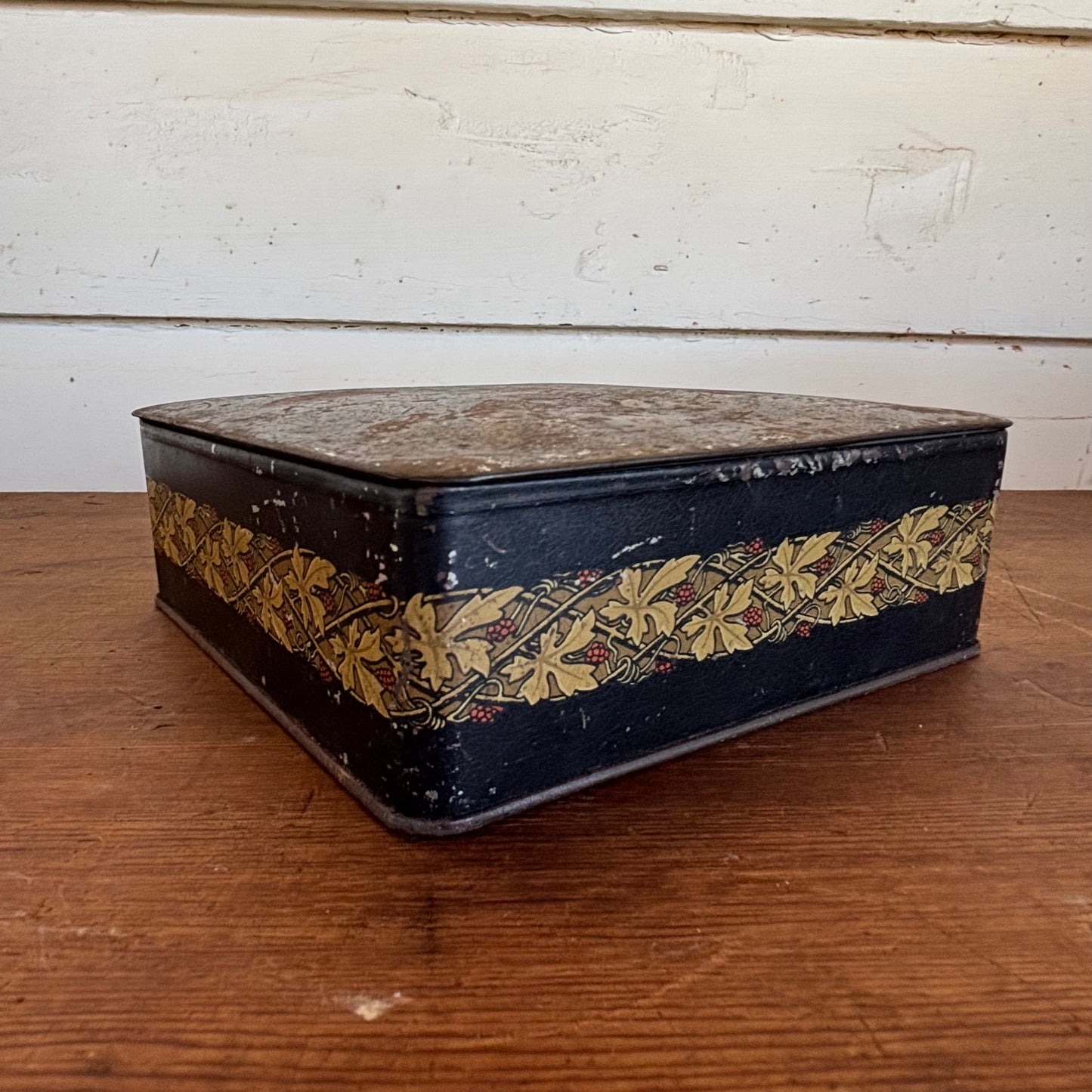 Huntley & Palmers “Cockerel and Hen” Biscuit Tin – c.1920