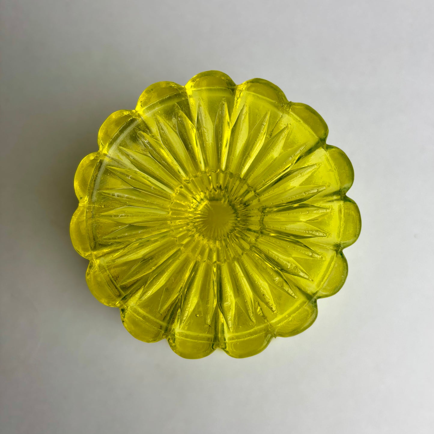 Small Victorian Uranium Pearline Comport