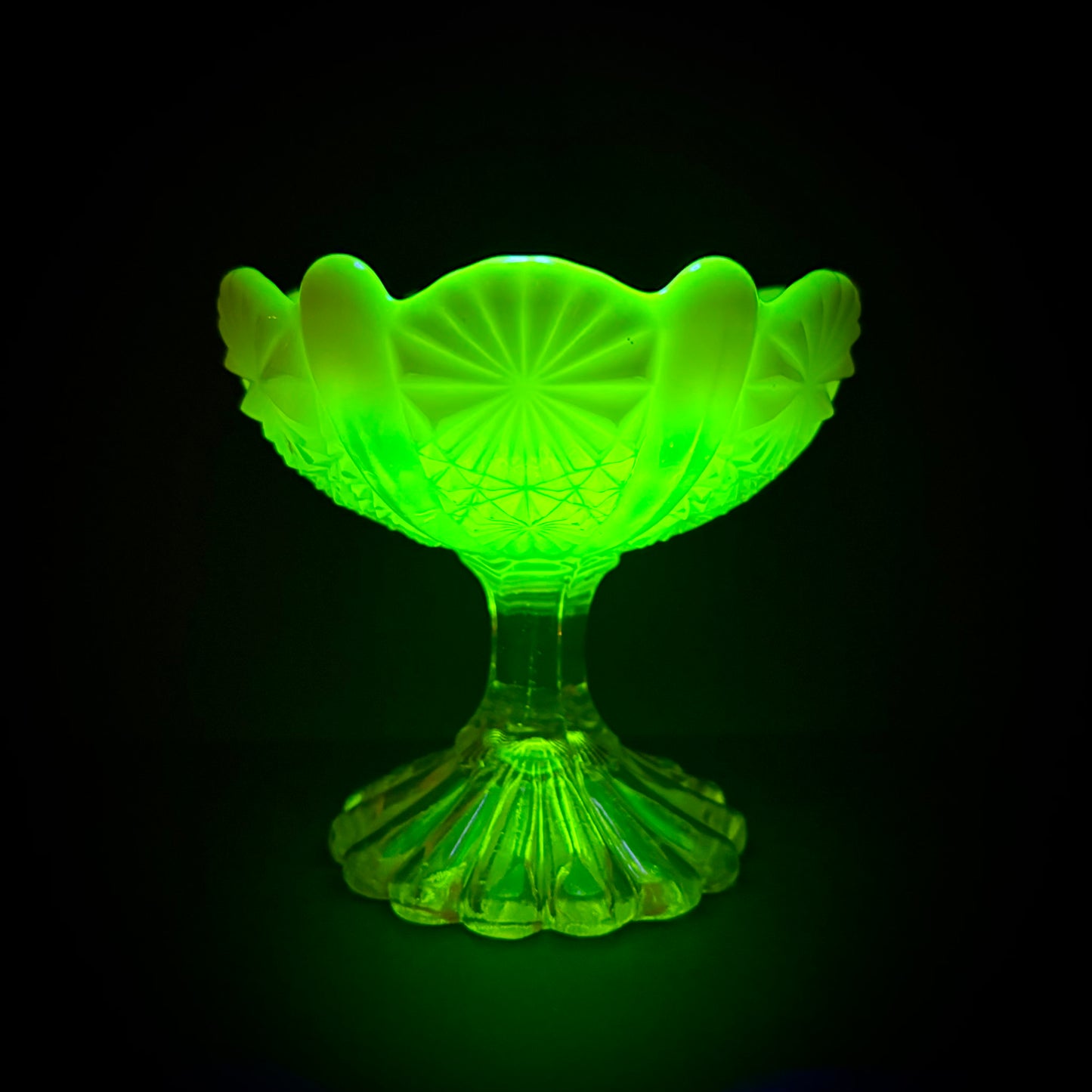 Small Victorian Uranium Pearline Comport