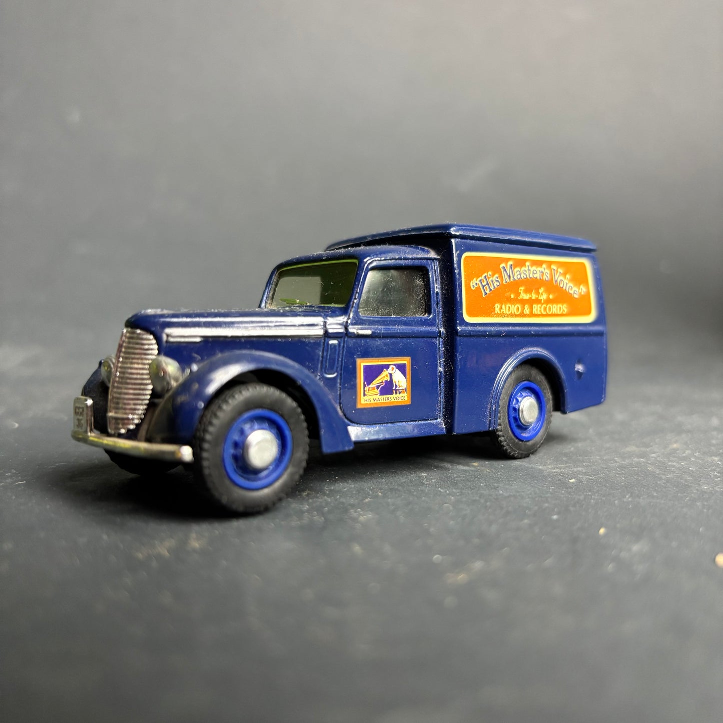 Dinky Toys Commer Van No.465 “His Master’s Voice” – Vintage Diecast Model