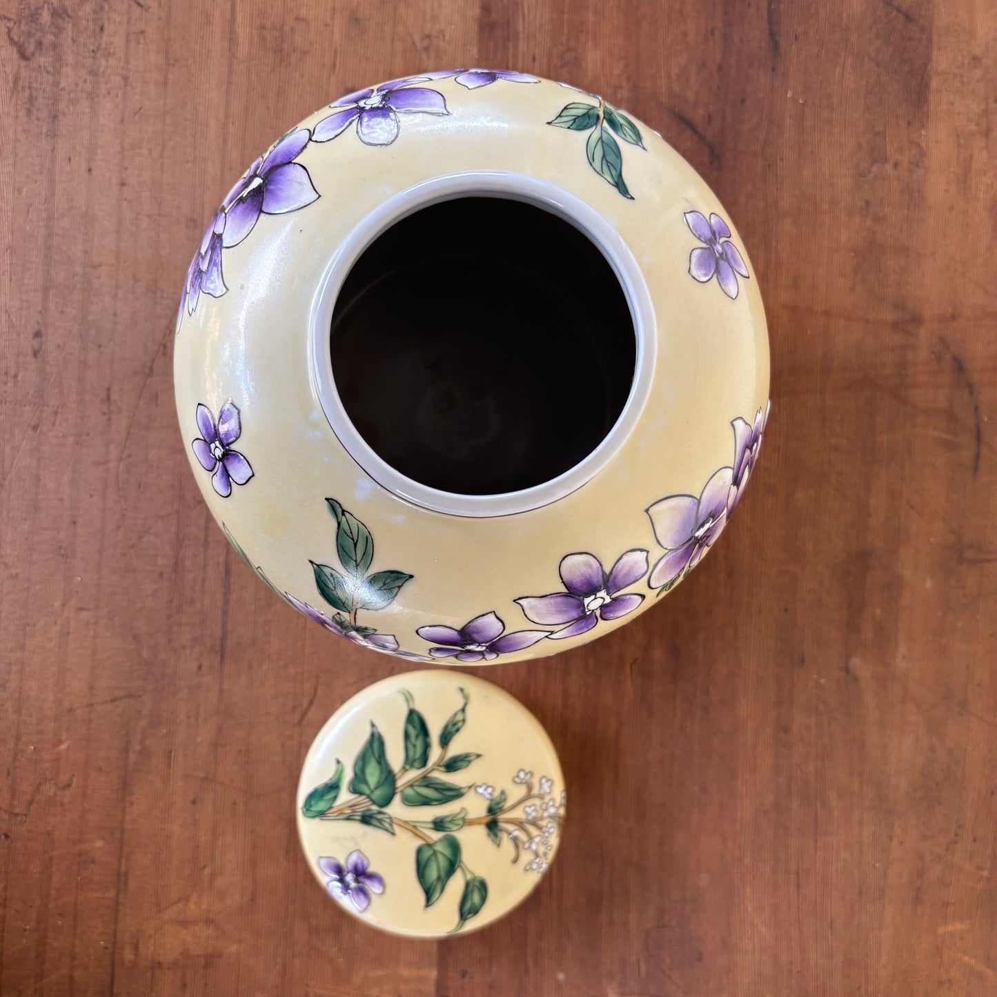 Decorative Floral Porcelain Ginger Jar (Made in China)