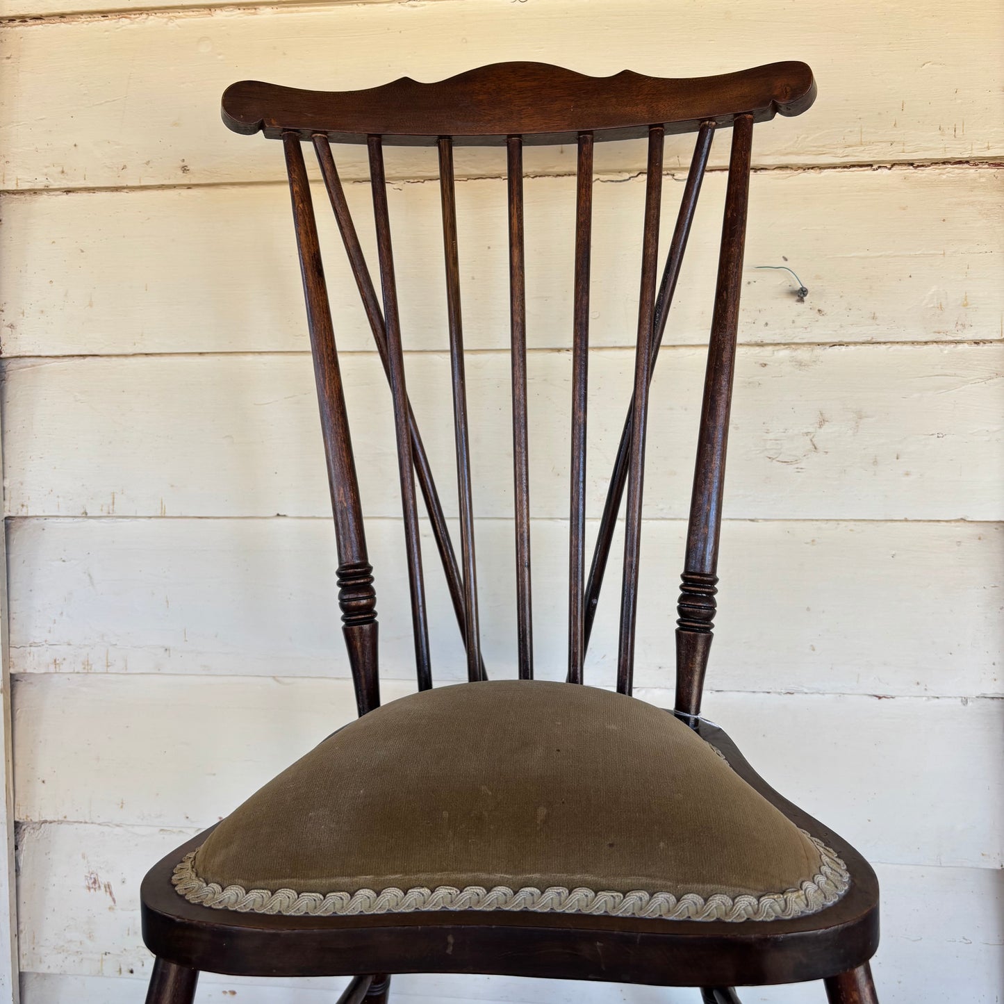 Antique Victorian Spindle-Back Chair – Turned Legs & Original Upholstery