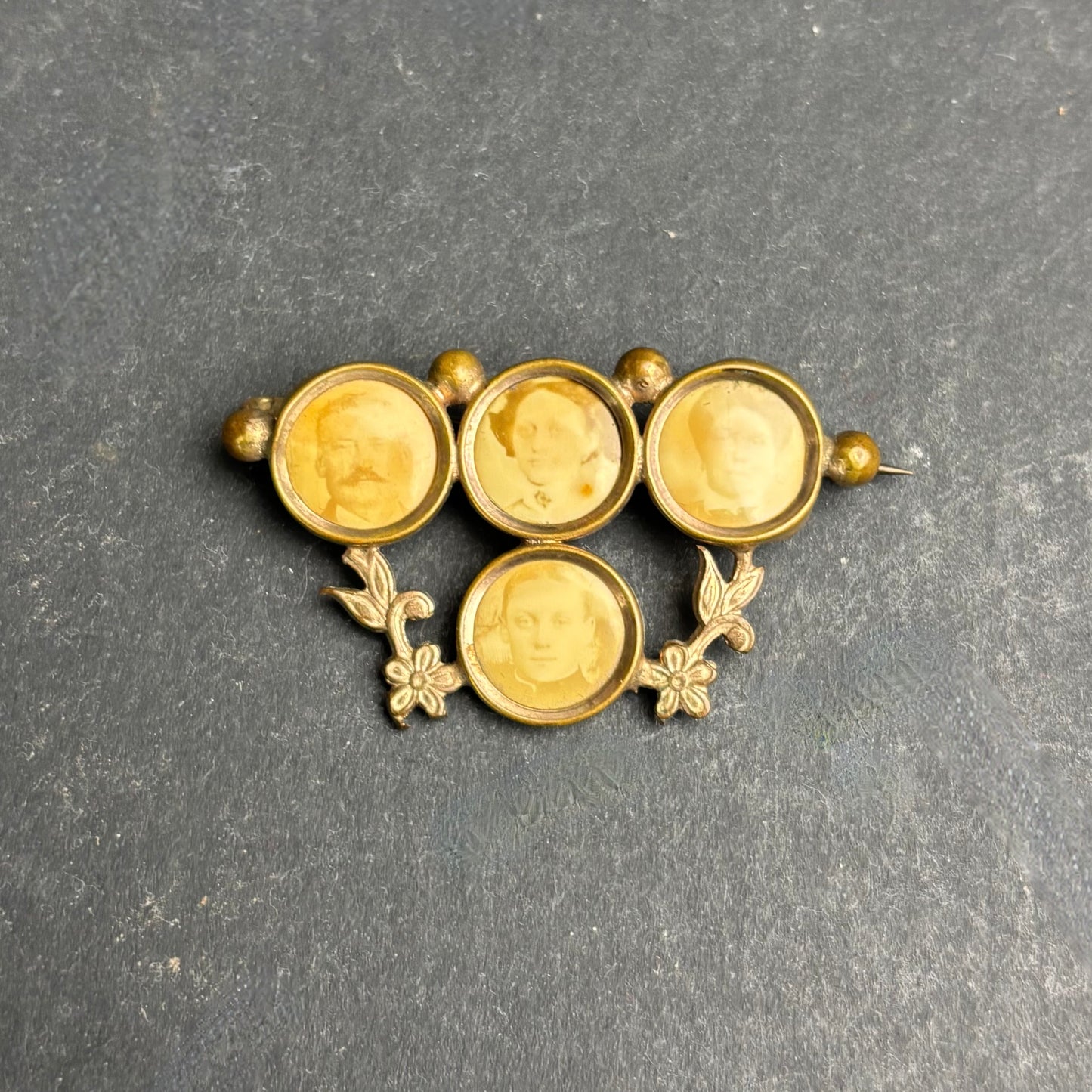 Late Victorian Family Portrait Brooch