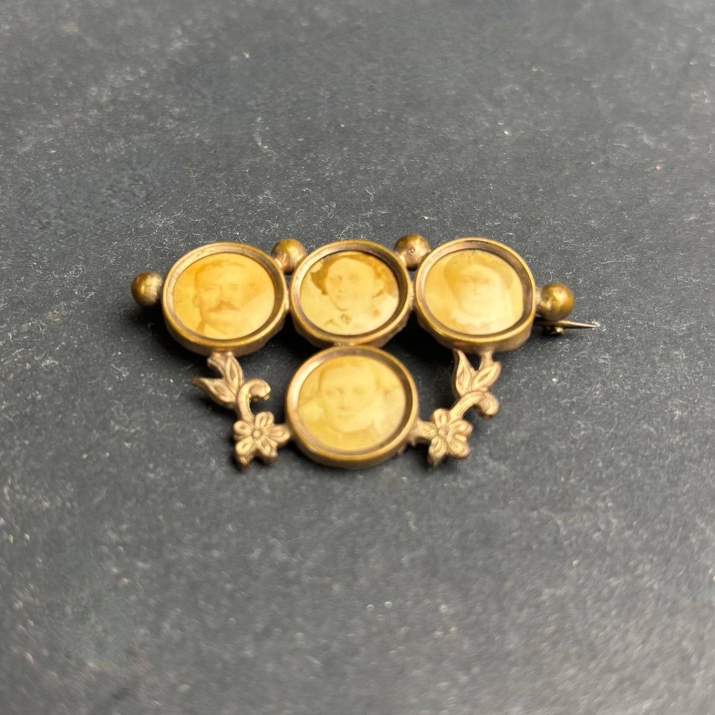 Late Victorian Family Portrait Brooch