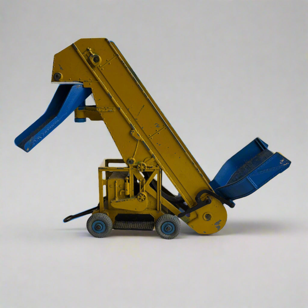 Model of a conveyor belt system on a white background