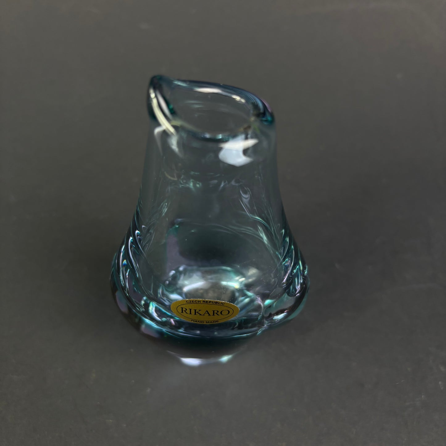 Vintage Rikaro Neodymium Alexandrite Glass Vase – Czech Republic