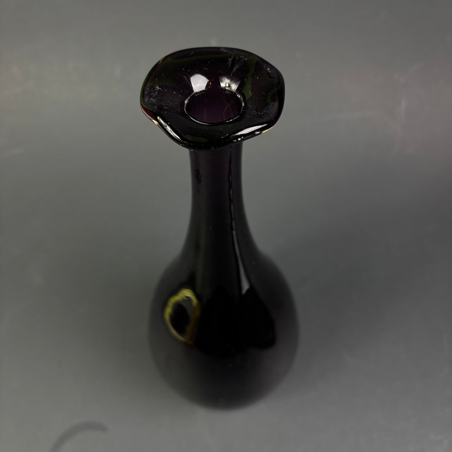 Vintage Amethyst Glass Bud Vase – Hand Blown Art Glass Ripple Rim 30cm