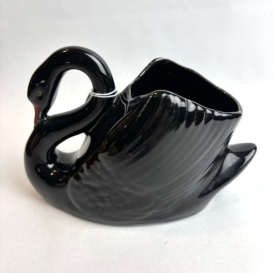 Wembley Ware Swan Vase – Black