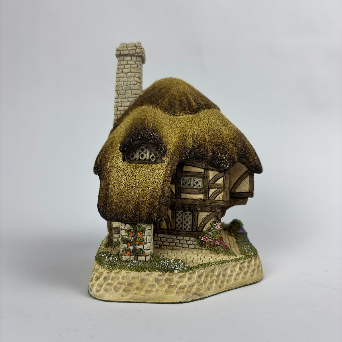 David Winter Pudding Cottage miniature cottage
