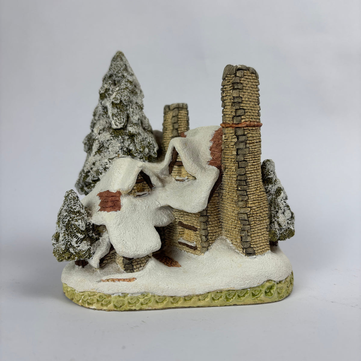 David Winter Snow Cottage front view