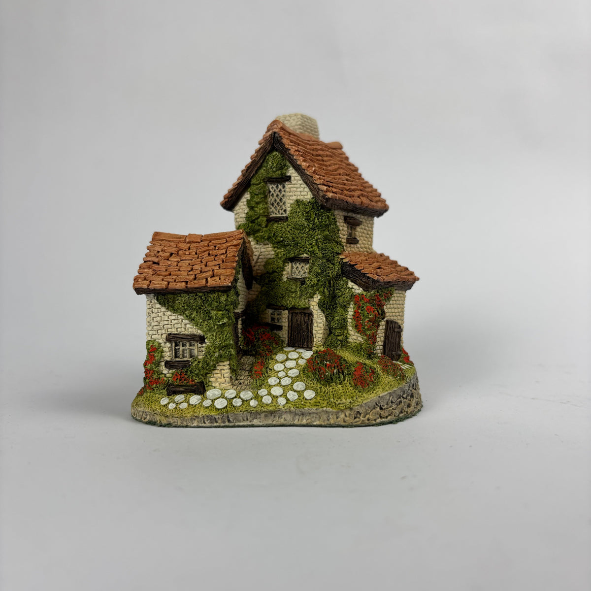David Winter Ivy Cottage front view