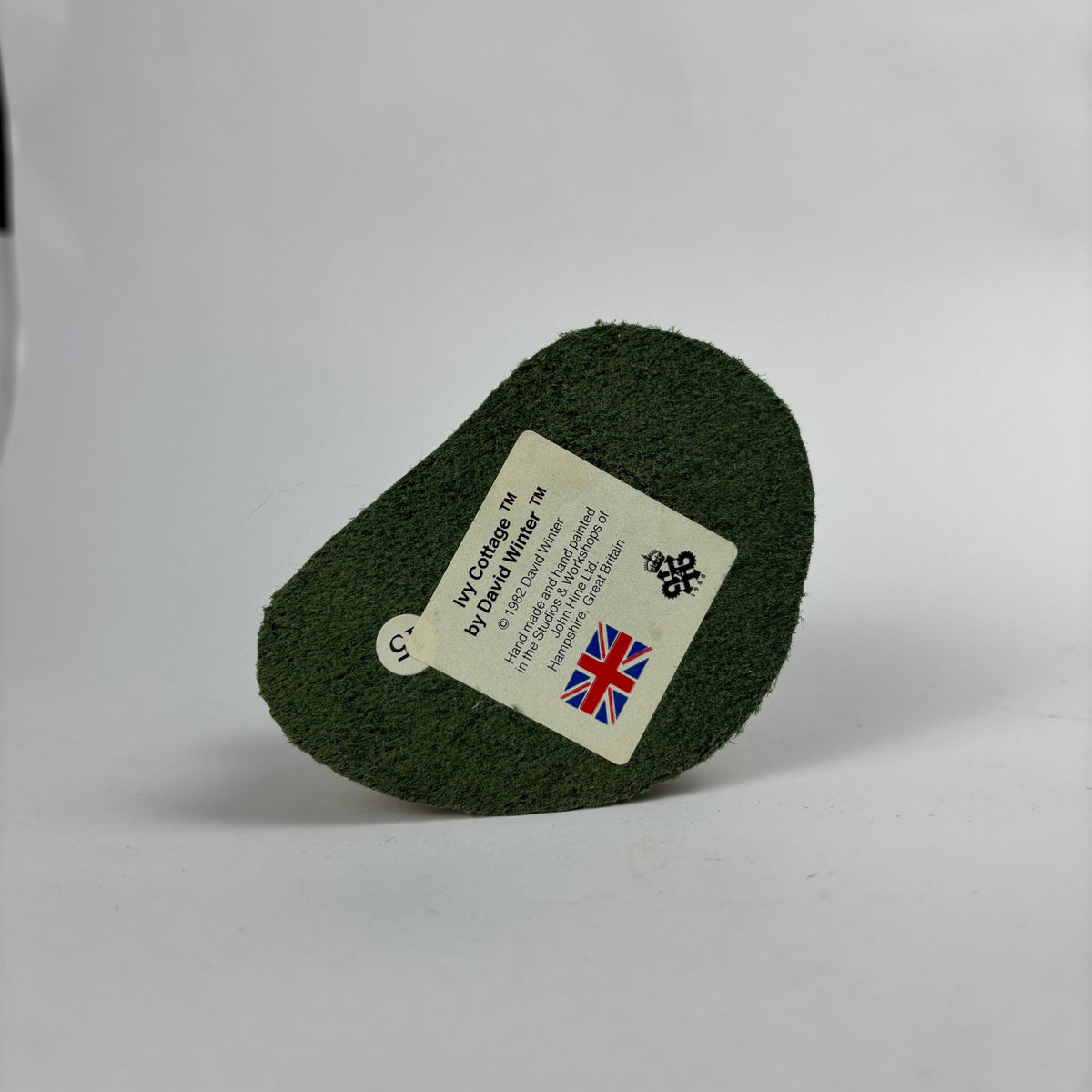 David Winter Ivy Cottage underside maker label