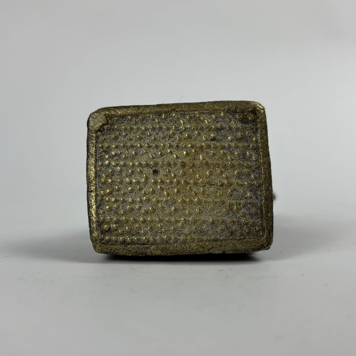 Brass-coloured elephant figurine, view 3