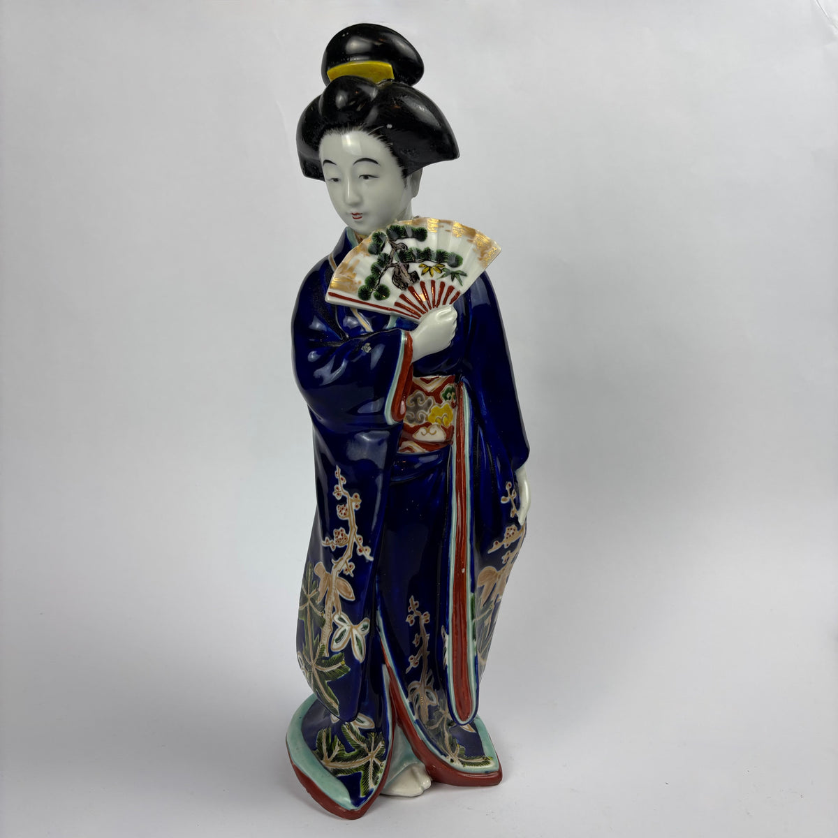 Japanese-style cobalt blue ceramic geisha figure, photograph 1