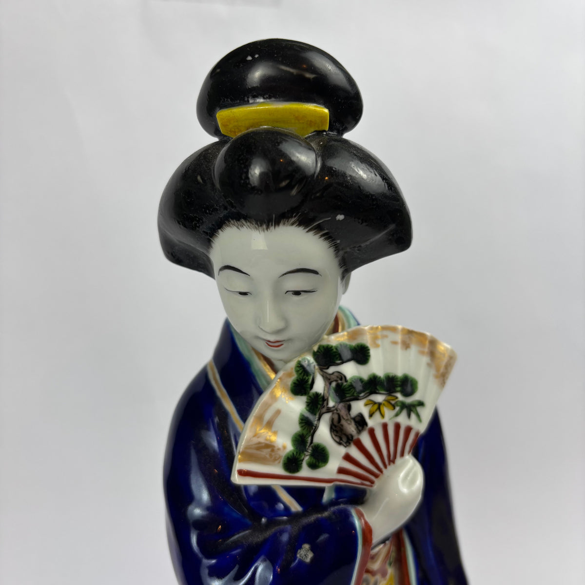 Japanese-style cobalt blue ceramic geisha figure, photograph 2