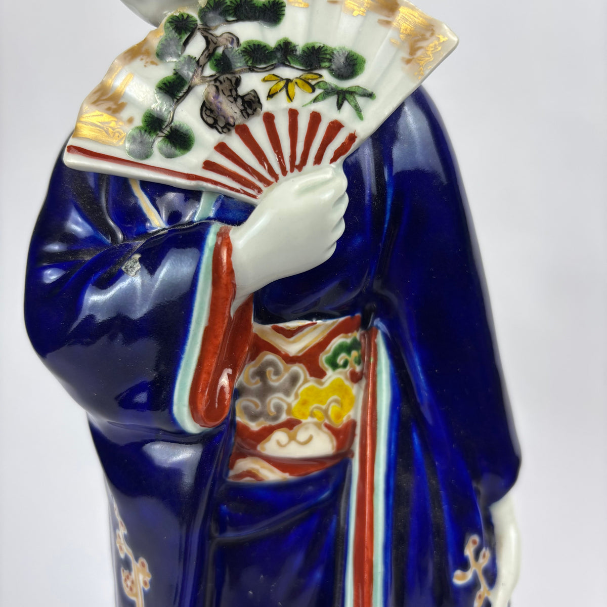 Japanese-style cobalt blue ceramic geisha figure, photograph 3