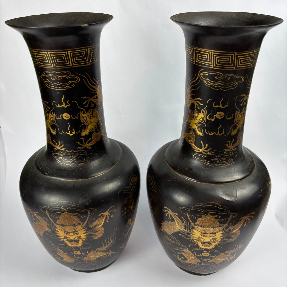 Original photograph showing dragon vase condition