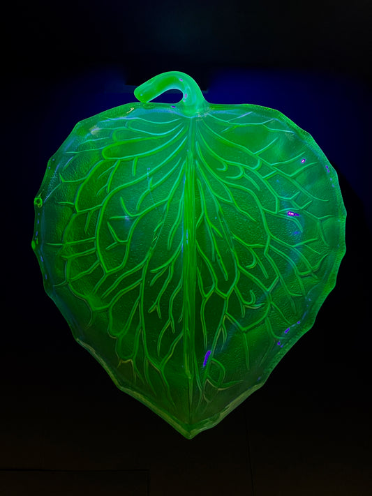 Uranium Leaf Plate 23cm