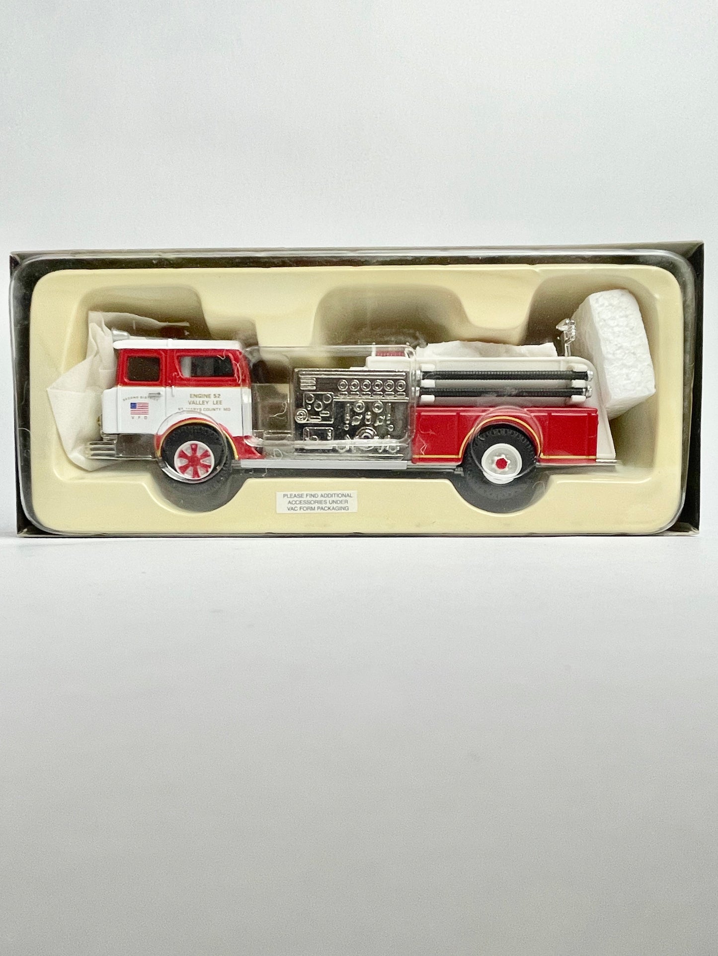 Corgi Classics St Mary's County Mack CF Pumper Fire Truck 1997 52004