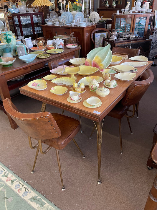 Dining Suite b y WAFF