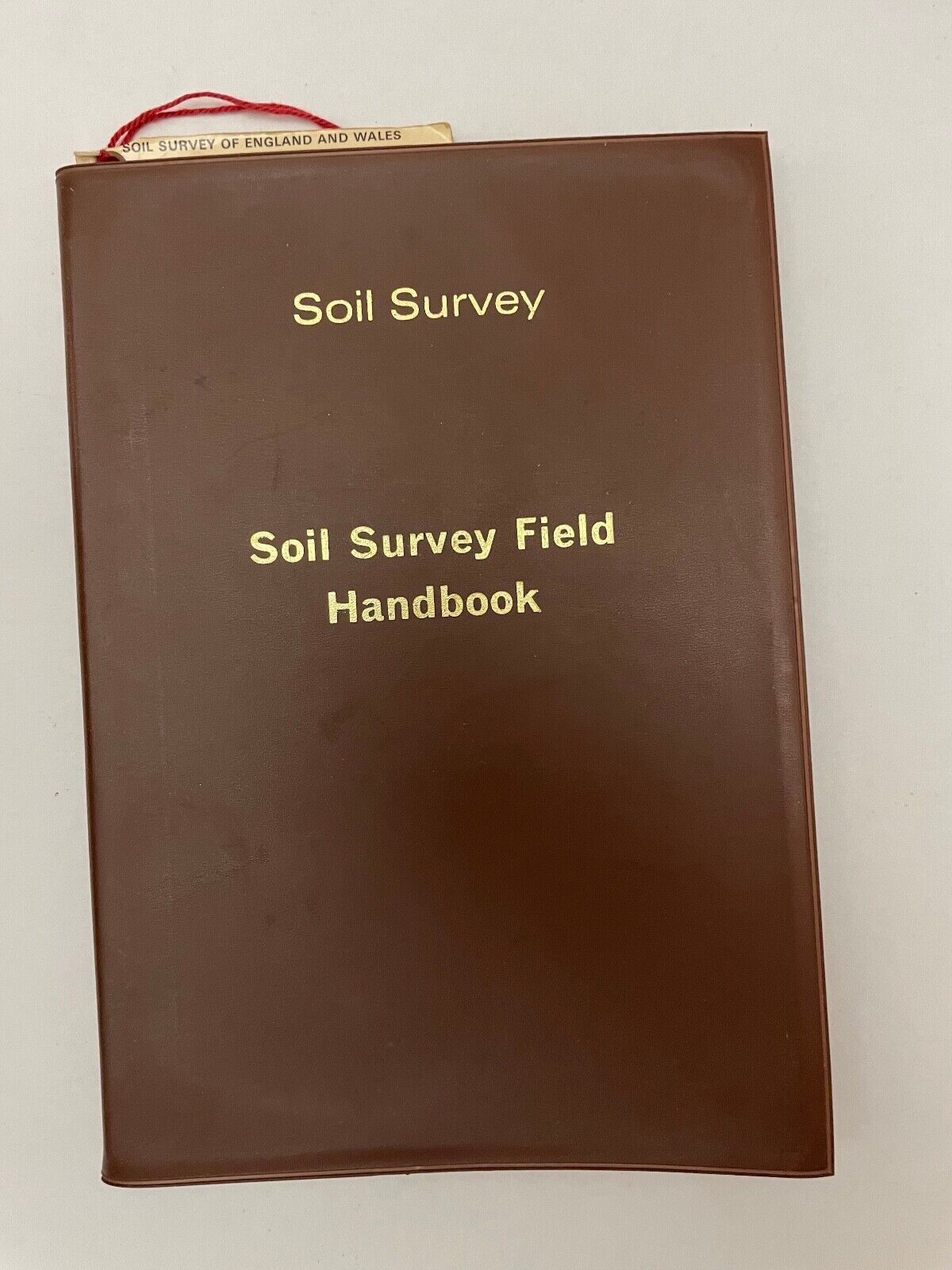 Soil survey field handbook: Describing and sampling soil profiles (Technical mon