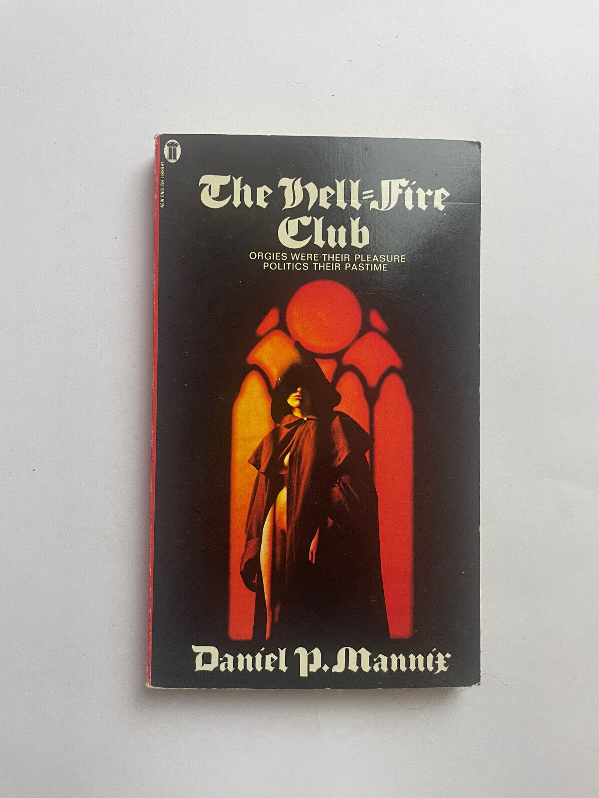 THE HELL FIRE CLUB  BY DANIEL P. MANNIX 0450040968 NEL