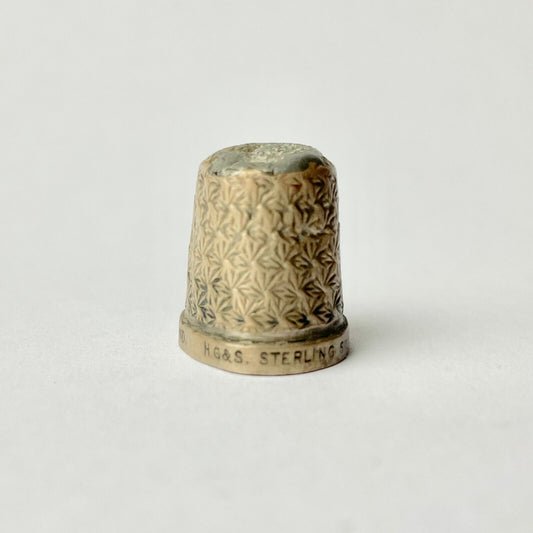 Vintage HG&S Thimble - Henry Griffith and Sons Ltd | 1931 | 16 | Floral | Foliat